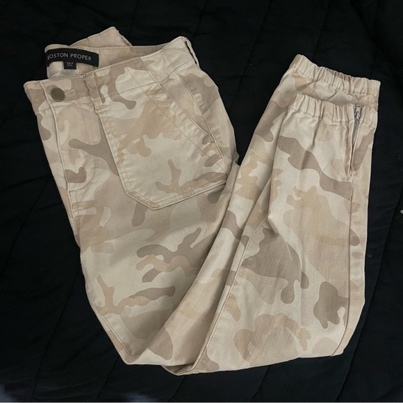 Boston Proper Women's Camouflage Joggers - Beige - Picture 3 of 6